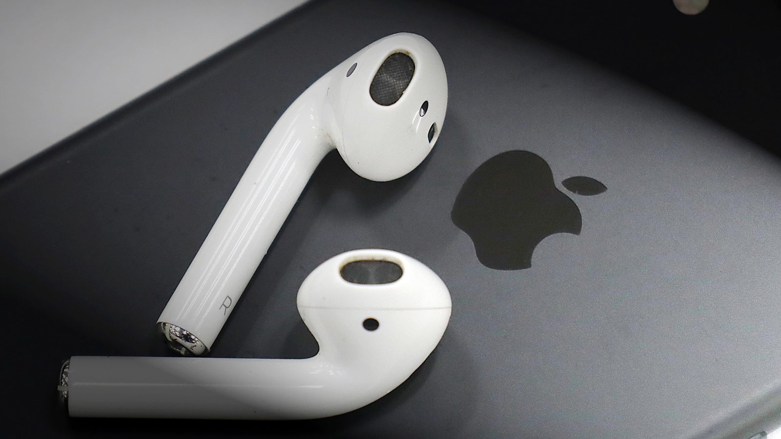 Photo of Apple AirPods Distinguish Features That You Must Aware